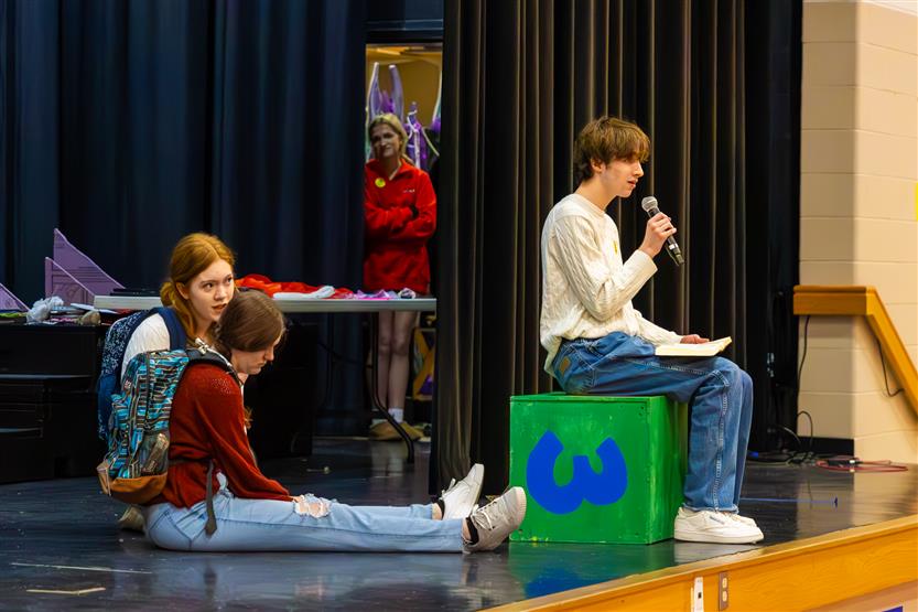 High school actors perform for younger students